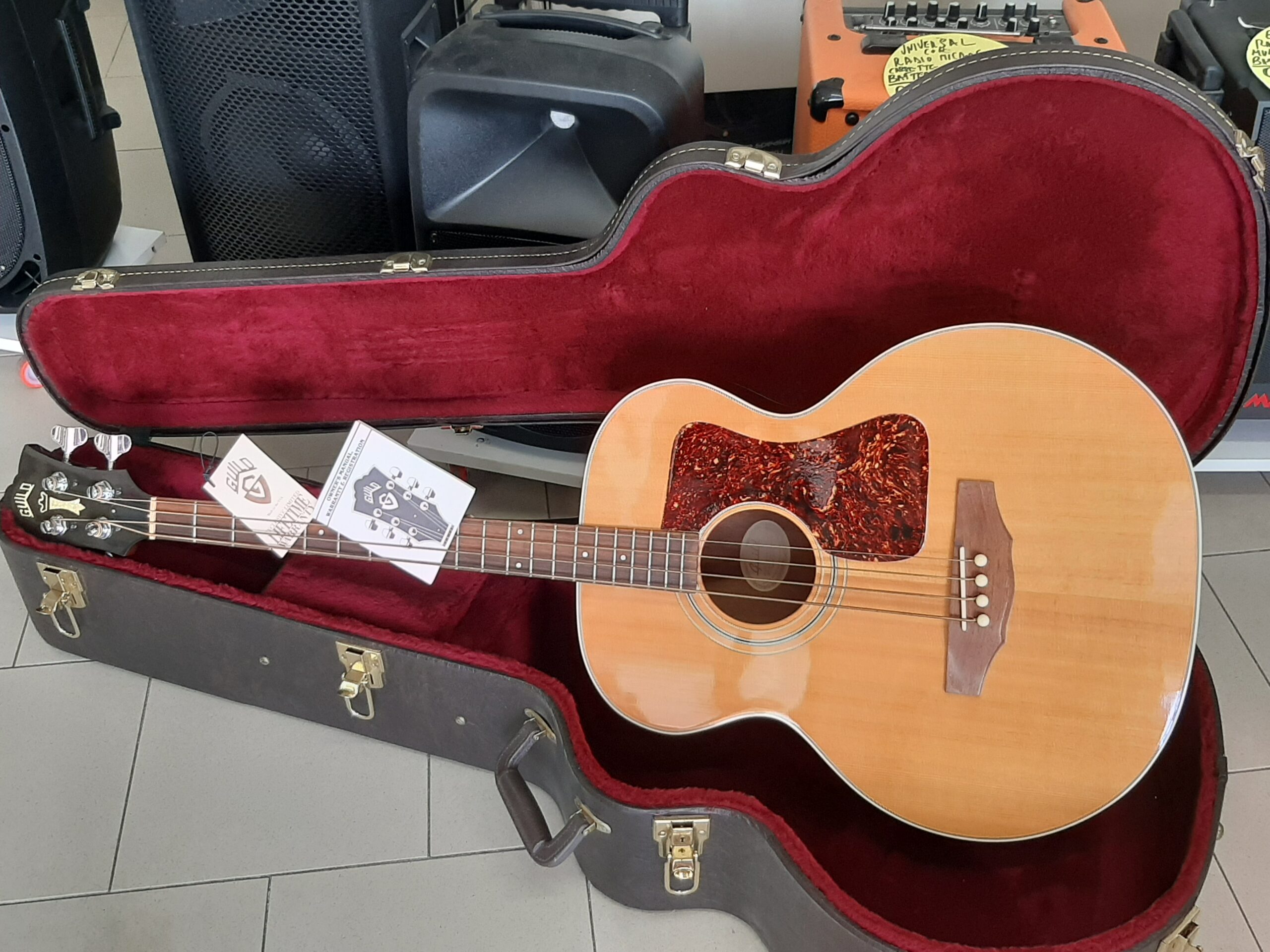 GUILD B30 ANNO 1996 BASSO ACUSTICO AMPLIFICATO MorenoMusica it